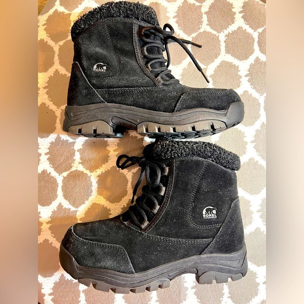 Sorel Waterfall Low Black Lace Up Boots with Rugged Design activewear sz 8.5